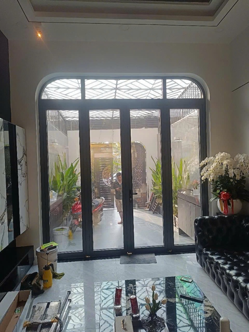 Hình ảnh thi công dán kính cách nhiệt chung cư 4